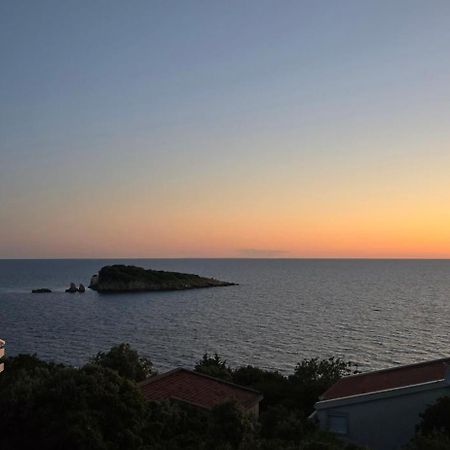 Villa Miki Utjeha Bagian luar foto